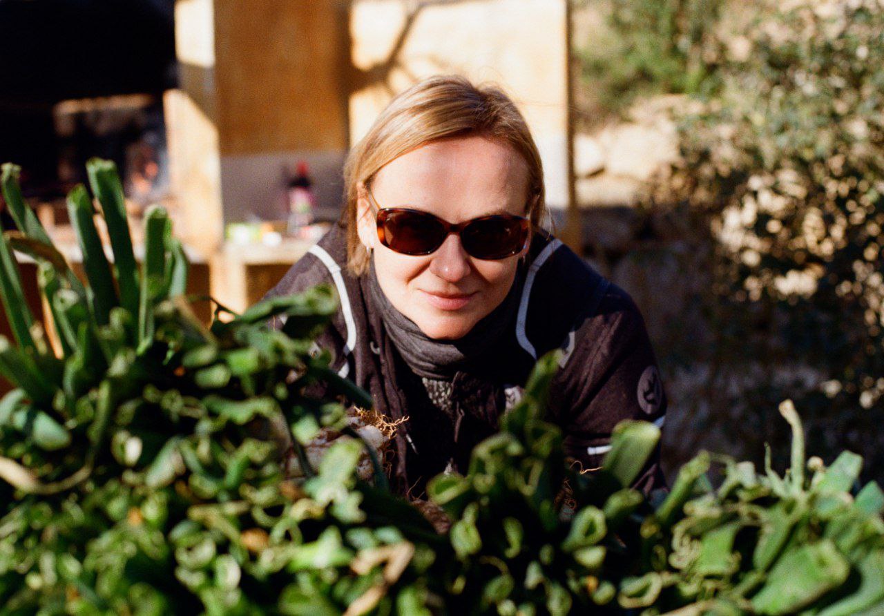 Мама в крутом луке с крутым луком
(Люди в каталонии реально жарят лук как времяпрепровождение и я до сих пор не могу этого понять...)